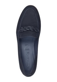 Navy suede liukastettavat kengät, joissa on punottu yksityiskohta edessä, pyöreä varvas ja kontrastiväriset saumat reunoilla.