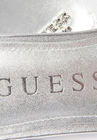 Orologio da donna GUESS W95004L1 acciaio inox – elegante e originale