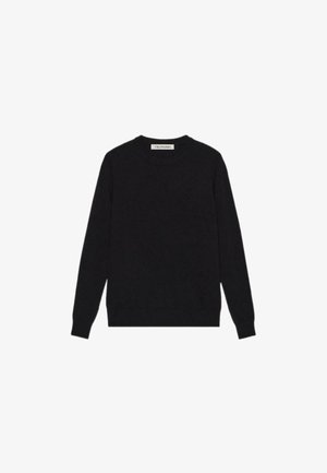 Maglione nero con colletto a girocollo realizzato in un tessuto morbido, caratterizzato da maniche lunghe, orlo a costine e un piccolo etichetta con logo sul lato sinistro in basso.