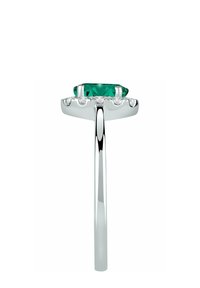 Silberring mit einem runden, smaragdgeschliffenen grünen Edelstein. Der Ringbund ist glatt und poliert, mit einer zarten vierzinkigen Fassung.