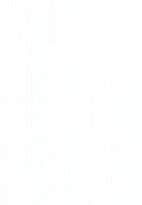 Két férfi ül egy asztalnál és dokumentumokat vizsgálnak át, mellettük laptop és számológép, egy világosan megvilágított irodai környezetben.