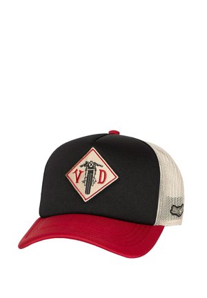 Casquette noire et rouge avec une visière courbée, dos en maille et logo brodé représentant une moto dans une forme de diamant.