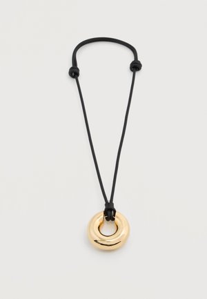 Collier à cordon noir réglable avec un pendentif circulaire creux en ton or poli.