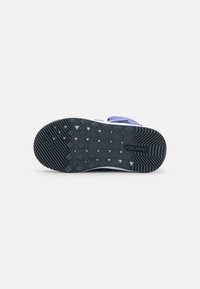 Viking AE​R​Y​ HI​G​H​ GTX WA​R​M​ UNISEX - Zimní obuv - violet/navy