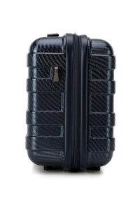 Valigia da cabina rigida di colore blu scuro con superficie testurizzata, chiusura a zip e manico piccolo su sfondo bianco.