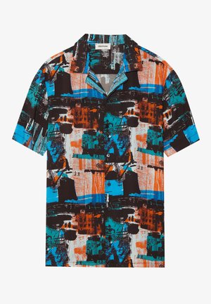 Kurzarmhemd mit einem abstrakten Muster in Orange, Blau und Schwarz. Hergestellt aus leichtem Stoff mit Kragen und Knopfdetails.