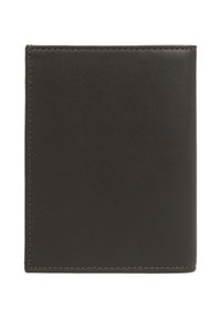 Portafoglio bifold in pelle marrone scuro con cuciture visibili lungo i bordi, mostrato chiuso su uno sfondo bianco.