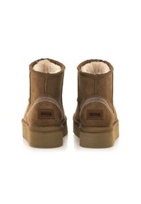 mtng Botines - camel