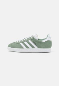 Unselected, silver green/footwear white/core black