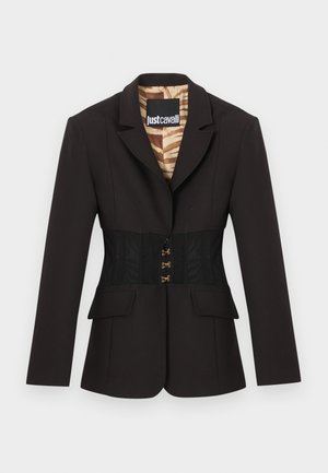 Blazer noir sur mesure avec détail corset cintré à la taille et doublure à imprimé animal, doté de fermetures à crochets dorés et de poches à rabat.