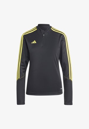 Zwarte sporttop met lange mouwen met gele strepen op de mouwen, een korte rits aan de voorkant en een geel logo op de linkerborst.