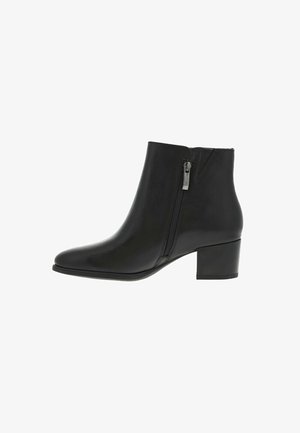 Bottines noires avec une finition en cuir lisse, un bout rond, une fermeture éclair sur le côté et un talon empilé. Design simple sans motifs visibles.