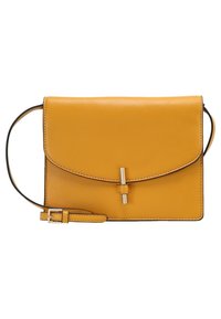 Borsa a tracolla gialla in pelle con flap curvo, chiusura in metallo argentato, tracolla removibile e impunture a contrasto lungo i bordi.