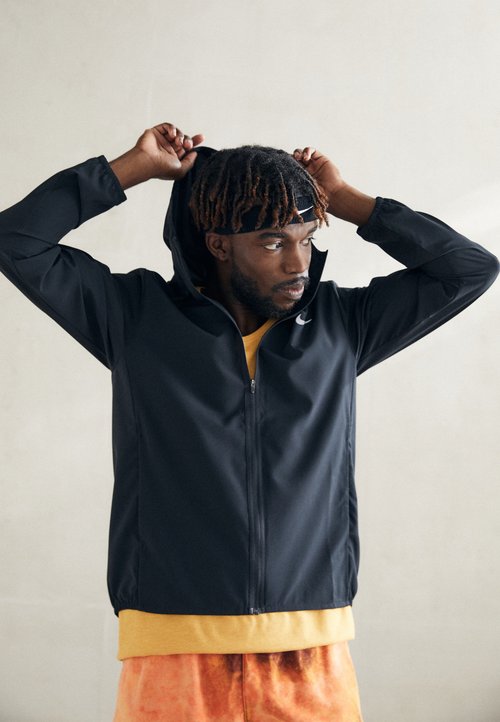 Nike Performance FORM - Jachetă de vânt - black