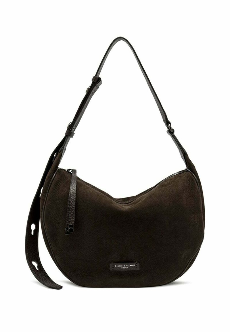 Borsa a spalla a forma di mezzaluna in suede marrone scuro con tracolla regolabile e piccolo logo del brand al centro frontale.