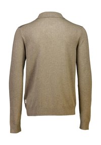 Kaki tröja, lång ärm, slim fit, mjukt material, ribbat krage och manschetter, har en liten logotyp på nedre vänstra sidan.