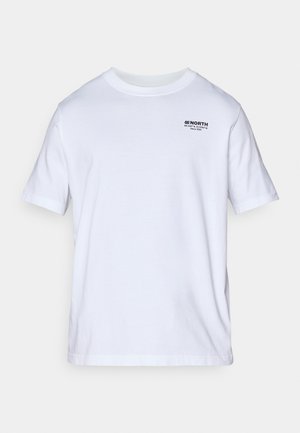 T-shirt bianco in cotone con colletto rotondo, maniche corte e un piccolo logo stampato sull'area sinistra del petto. Texture morbida, vestibilità standard.