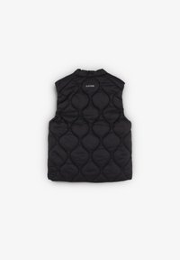 Chaleco acolchado negro con cuello alto y sin mangas. Presenta un patrón con bordes ondulados y el logo bordado "SCALPERS" en la parte posterior.