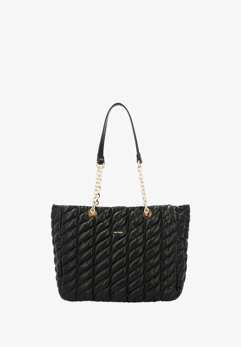 Bolso de mano negro acolchado con un acabado suave y texturizado, con detalles en cadena dorada y correas de cuero negro, de forma rectangular.