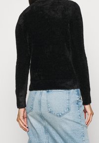 Guess Sweter