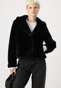 Vero Moda VMLISSY JACKET - Χειμωνιάτικο μπουφάν - black