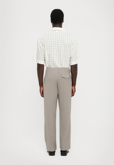 Won Hundred EZRAH - Pantalon classique - khaki