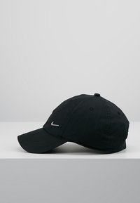 Nike Sportswear UNISEX - Lippalakki - black/black