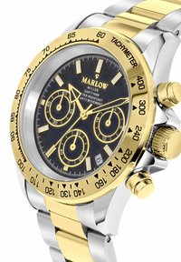 Chronograph-Armbanduhr mit schwarzem Zifferblatt, Gold- und Silberlünette, drei Hilfszifferblättern und einem zweifarbigen Metallarmband. Verfügt über eine Tachymeterskala.