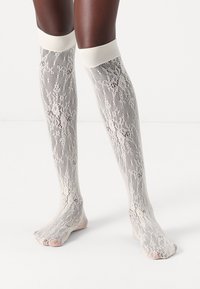 Swedish Stockings - ROSA KNEE-HIGHS - Zeķes līdz ceļgaliem - ivory Miniatūras attēls 1