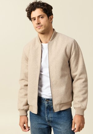 - Kurtka Bomber