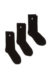 Tres pares de calcetines de algodón negro con puños acanalados, que presentan un pequeño logo de llama blanca en cada calcetín. Textura suave y diseño de altura estándar.