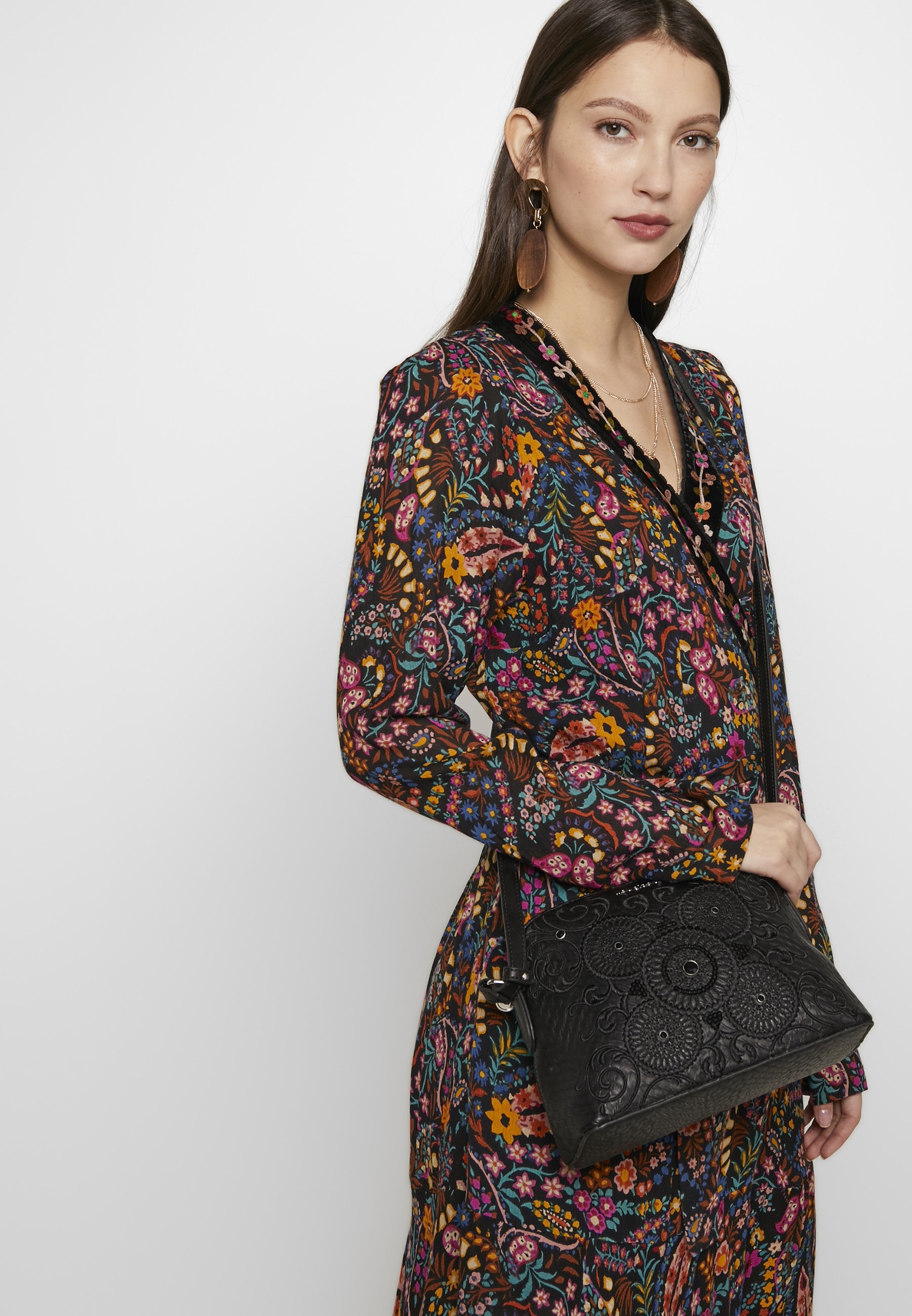 Desigual BOLS MAJESTIC DEIA Skulderveske black Zalando.no Desigual BOLS MAJESTIC DEIA Skulderveske black Zalando.no