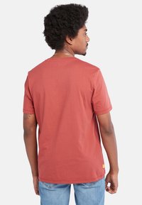 Timberland KENNEBEC RIVER TREE LOGO SHORT SLEEVE - T-shirt print - cowhide