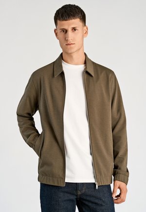 - Kurtka przejściowa