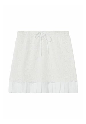 Minifalda blanca de encaje con cordón frontal y detalle de dobladillo plisado, adecuada para uso informal o verano.