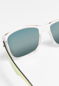 Urban Classics Akiniai nuo saulės - transparent/red