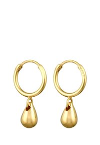 Guldøreringe med en glat, skinnende overflade; har et hængende dråbecharme. Det enkle design fremhæver den reflekterende overflade.
