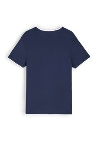 Granatowa koszulka bawełniana z krótkim rękawem, okrągłym dekoltem i białym wykończeniem na kołnierzyku oraz krawędziach rękawów. Gładka tekstura, luźny krój.