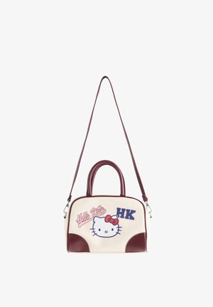 Kleine crèmekleurige handtas met bordeauxrode handvatten en randen, met een Hello Kitty-gezicht, rode strik, tekst "Hello Kitty" en initialen "HK".