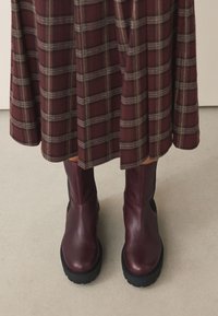 Next Enkellaarsjes met plateauzool - burgundy red leather