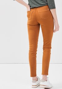 Cache Cache 5-POCKET - Skinny-Farkut - camel