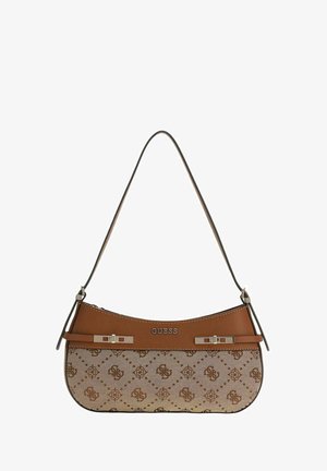 Bolso de cuero marrón con forma curva, que presenta un patrón decorativo en tono beige, detalle de logotipo y herrajes en tono plateado.