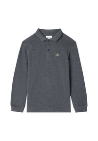 Polo a maniche lunghe grigio scuro con colletto, due bottoni e un piccolo logo di coccodrillo verde sul lato sinistro del petto.