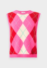 Αμάνικο πουλόβερ σε αποχρώσεις ροζ και κόκκινου με μοτίβο ρόμβων. Κατασκευασμένο από μαλακό ύφασμα με ριμπ τελείωμα. Διακριτικές φωτεινές γαλάζιες λεπτομέρειες.