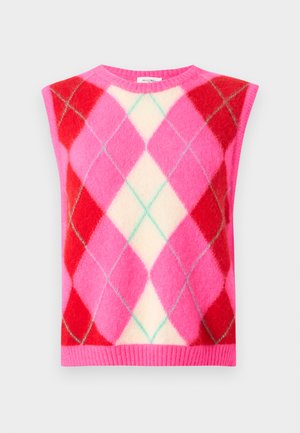 Αμάνικο πουλόβερ σε αποχρώσεις ροζ και κόκκινου με μοτίβο ρόμβων. Κατασκευασμένο από μαλακό ύφασμα με ριμπ τελείωμα. Διακριτικές φωτεινές γαλάζιες λεπτομέρειες.
