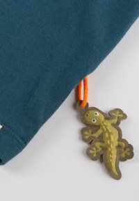 Thumbnail Image 3