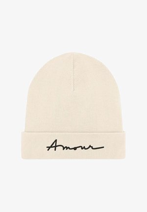 Cappello a maglia beige con risvolto, con logo "Amour" nero in corsivo sulla parte anteriore. Texture morbida, design leggero.