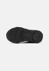 EA7 Emporio Armani UNISEX - Tenisice - triple black