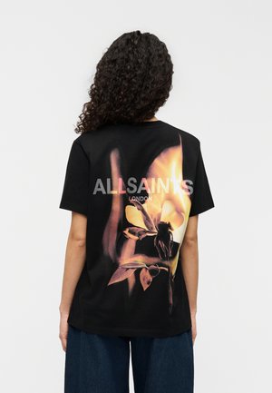 BLAZE TEE - Trükipildiga T-särk - black