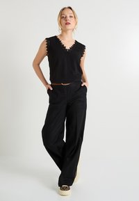 Grain de Malice SANS MANCHES - Blusa - noir